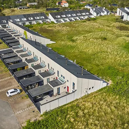 Mimi - 900m From The Sea By Interhome